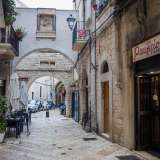 Salutiamo Leonardo e concludiamo il nostro viaggio nel centro storico, dove ad attenderci ci sono �Fiore� e �Santa Rita�. Il primo si trova in strada Palazzo di Citt�, alle spalle della Basilica San Nicola...